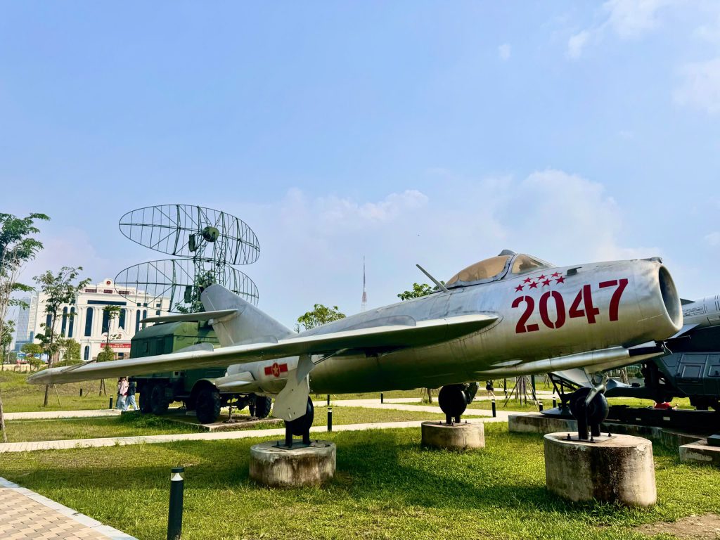 Khu vực bên trái 2047