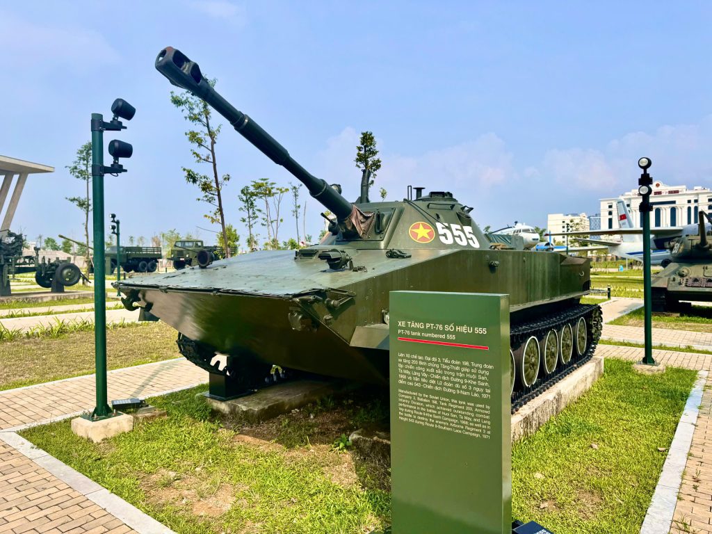 Khu vực bên trái 555